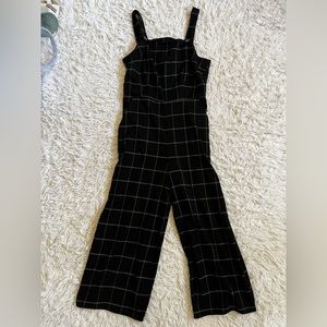 Black and white jumpsuit!!